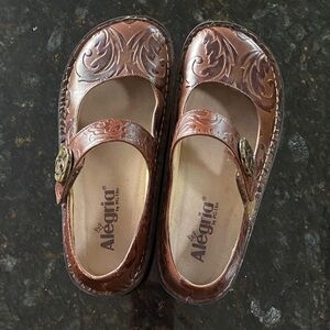Alegria Kids Embossed Brown Mary Jane Shoes